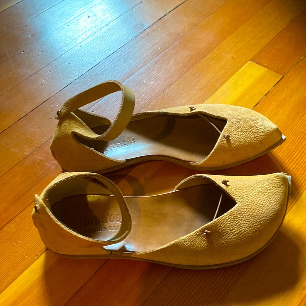 Nice Cydwoq Sandals size 38.5. Great for summer!
